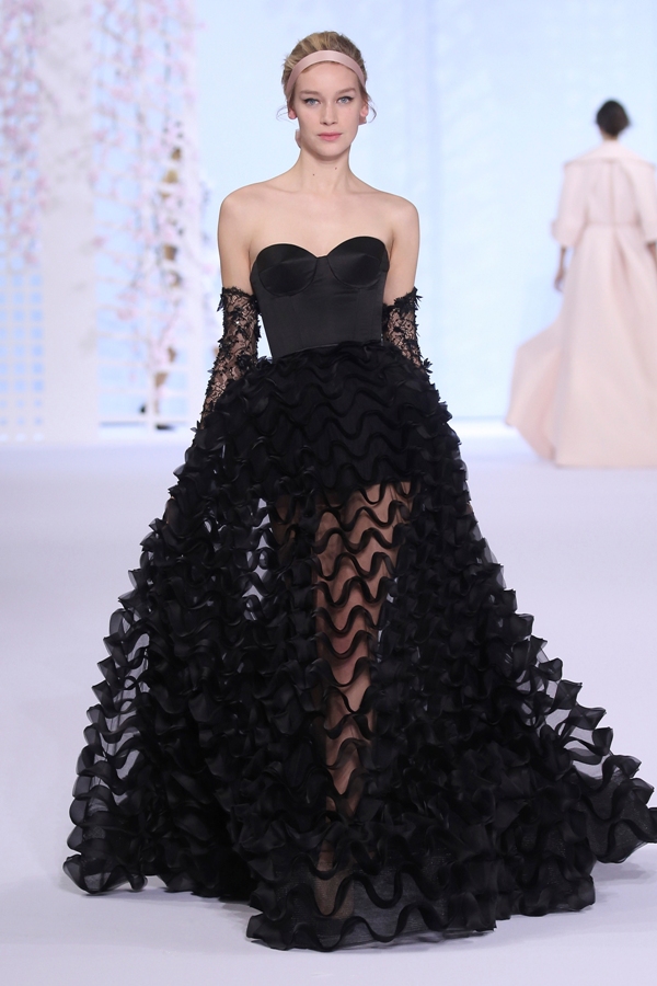 RUNWAY REPORT: Backstage at Ralph & Russo Couture • DreaminLace
