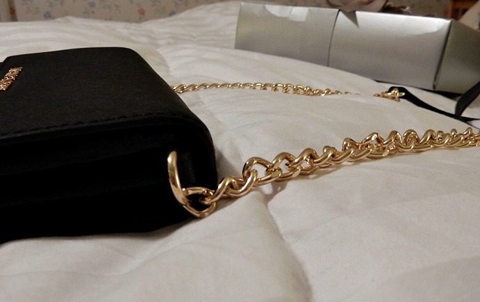 Michael Kors Crossbody Gold Chain details