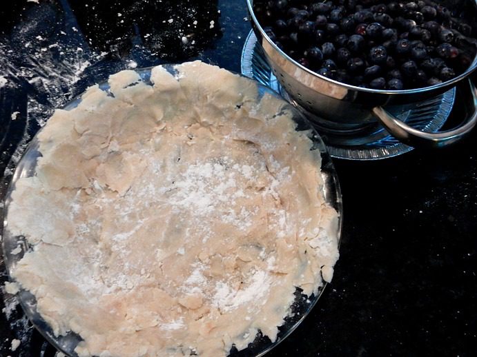 homemade-blueberry-crumb-pie-recipe-step-4