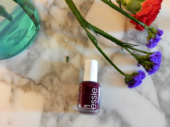 essie-in-the-lobby-nail-polish-review-dream-in-lace