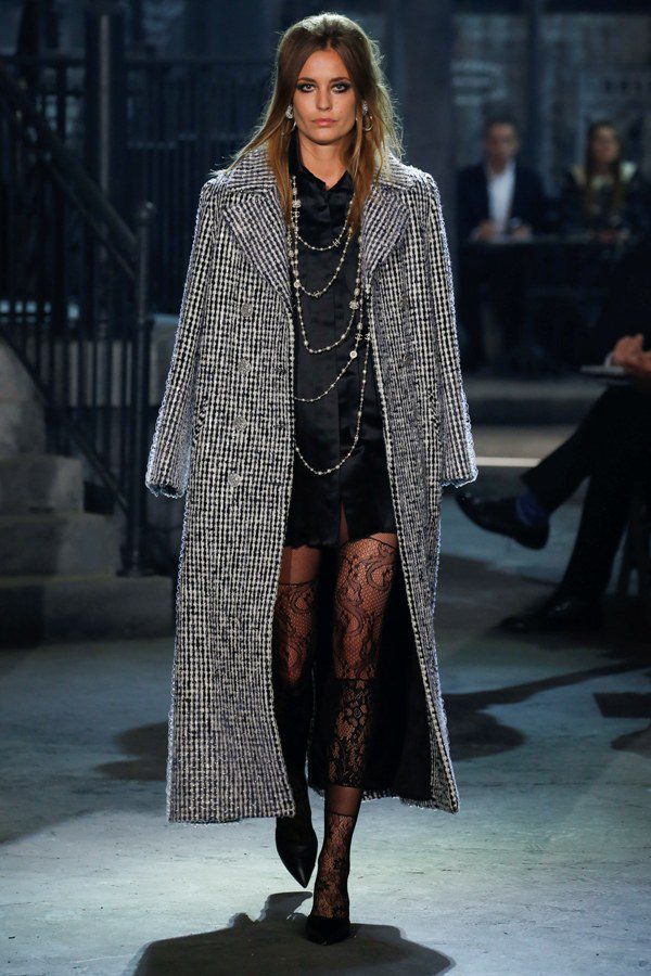 Chanel Pre-Fall 2016 Fashion Runway - Lace Tights