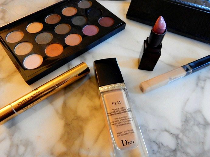 How to Get Versace's Spring 2016 Smokey Eye Makeup Look - www.dreaminlace.com
