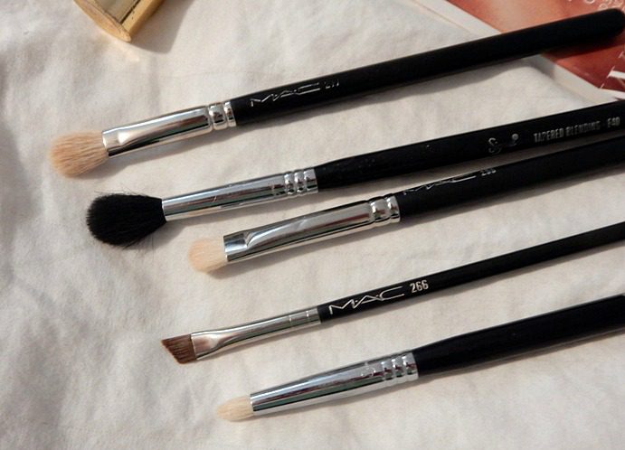 5-eyeshadow-makeup-brushes-i-cant-live-without-close