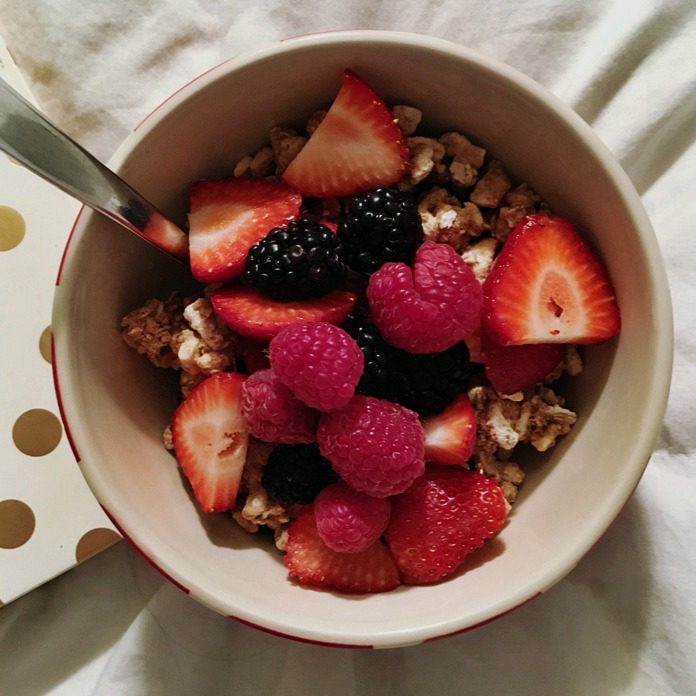 Vegan Breakfast: Cinnamon Crumble Cereal with Coconut Milk and Mixed Berries