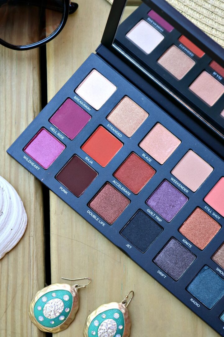 Urban Decay Born to Run Eyeshadow Palette Review and Swatches I DreaminLace.com #UrbanDecay #SummerMakeup #CrueltyFree #Makeup