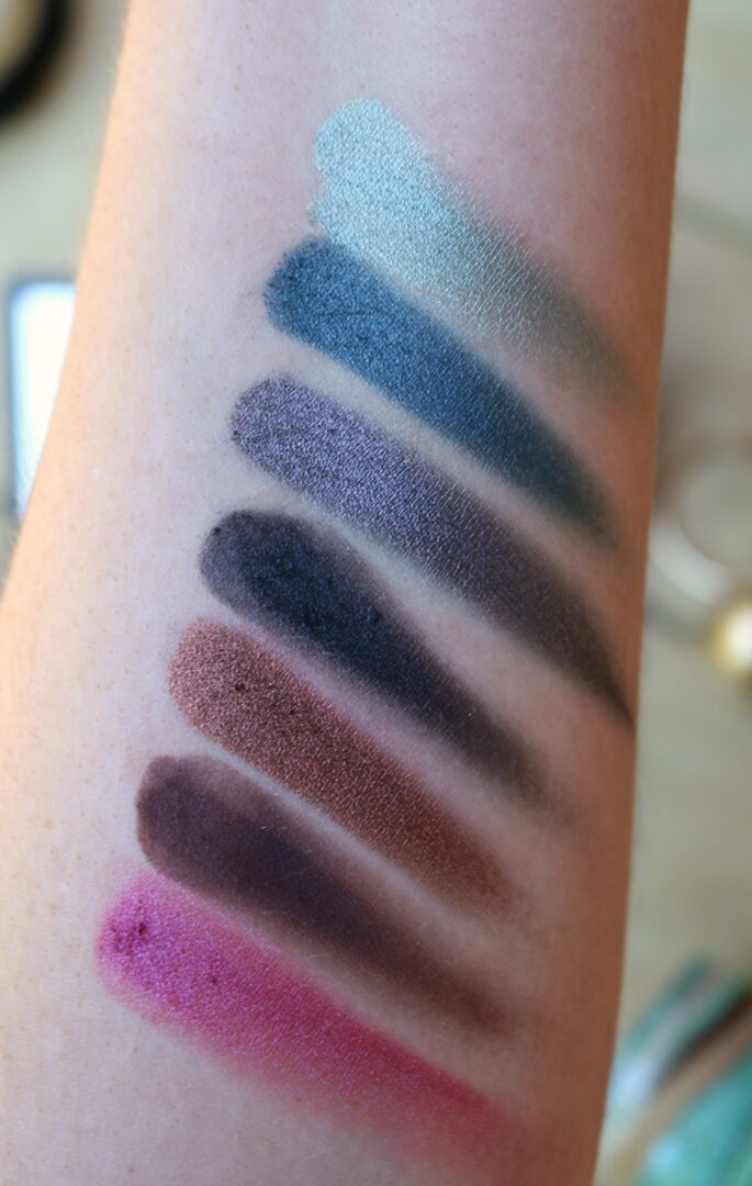 Urban Decay Born to Run Eyeshadow Palette Review and Swatches I DreaminLace.com #UrbanDecay #SummerMakeup #CrueltyFree #Makeup