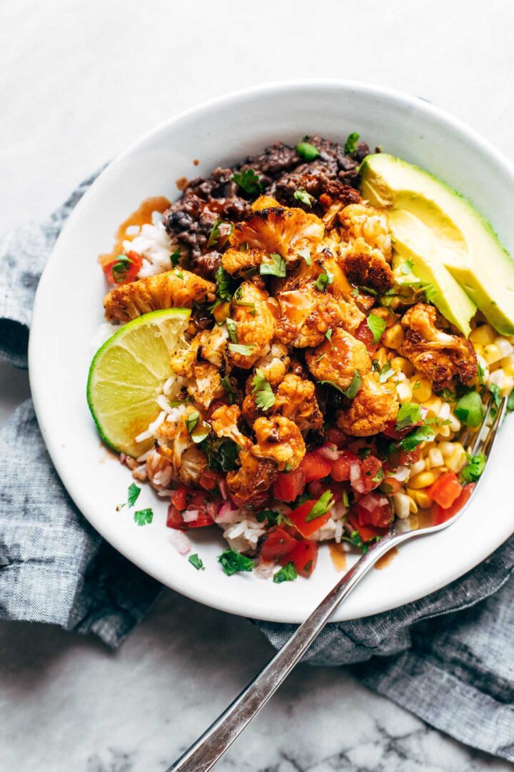 Vegan Summer Recipes to Try I Roasted Cauliflower Burrito Bowl #Vegan #SummerRecipe 