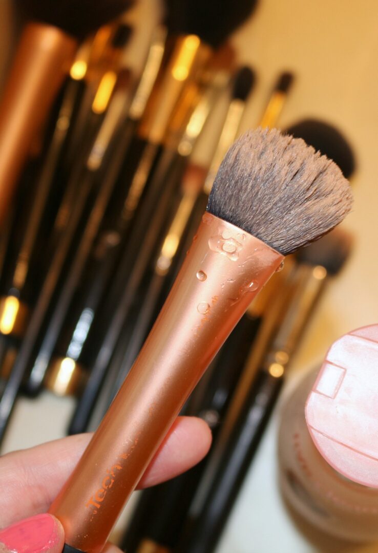 Best Makeup Brush Cleanser? Live Clean Coconut Milk Shampoo I DreaminLace.com #Makeup #CrueltyFree #BeautyTips