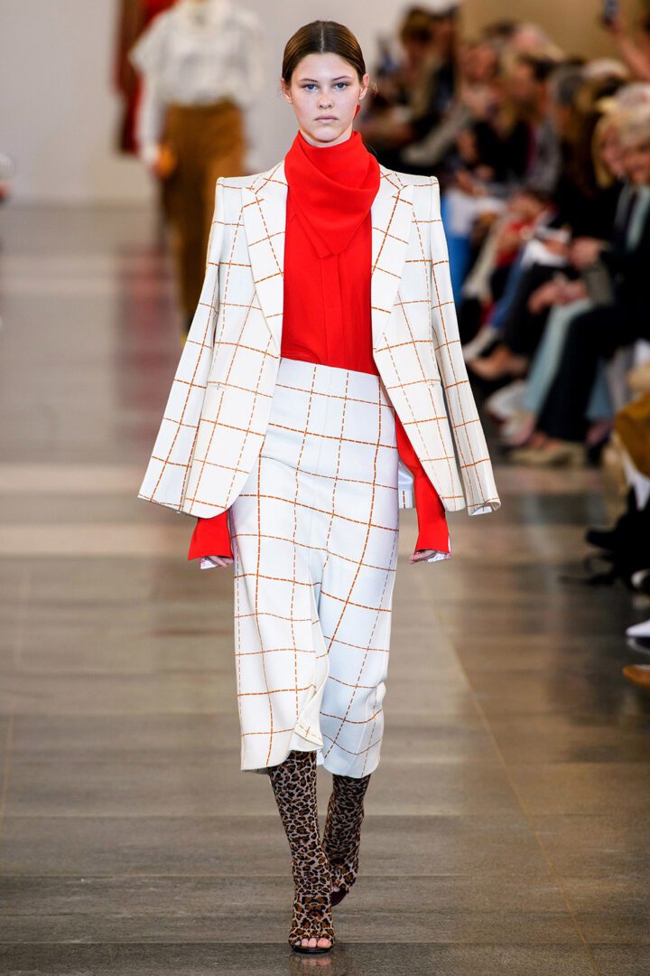 Best London Fashion Week Looks Off the Fall 2019 Runways I Victoria Beckham suiting #FashionWeek #LFW #DesignerFashion