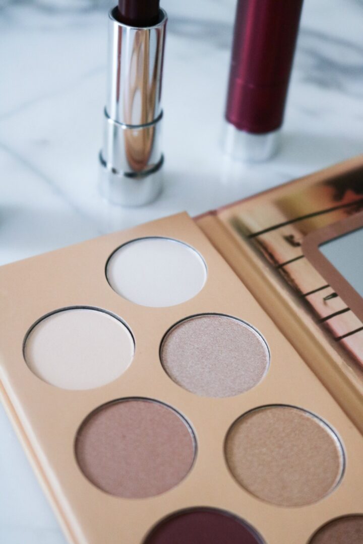 Essence Ola Rio Eyeshadow Palette Review I DreaminLace.com #DrugstoreMakeup #BeautyBlogger