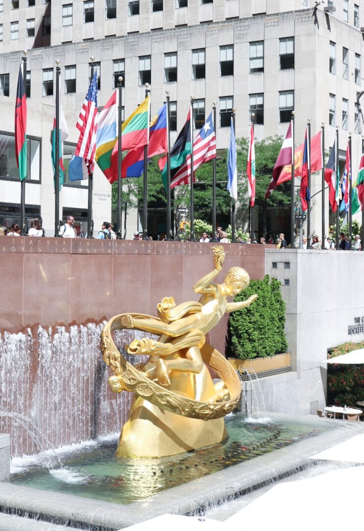 NYC Photo Diary I Rockefeller Center Fountain #Travel #TravelBlogger