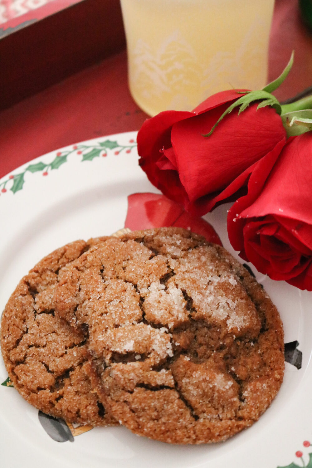Chewy Vegan Molasses Cookie Recipe for the Holidays by Candace Cameron Bure I Dreaminlace.com #veganrecipes #christmascookie #ChristmasRecipe