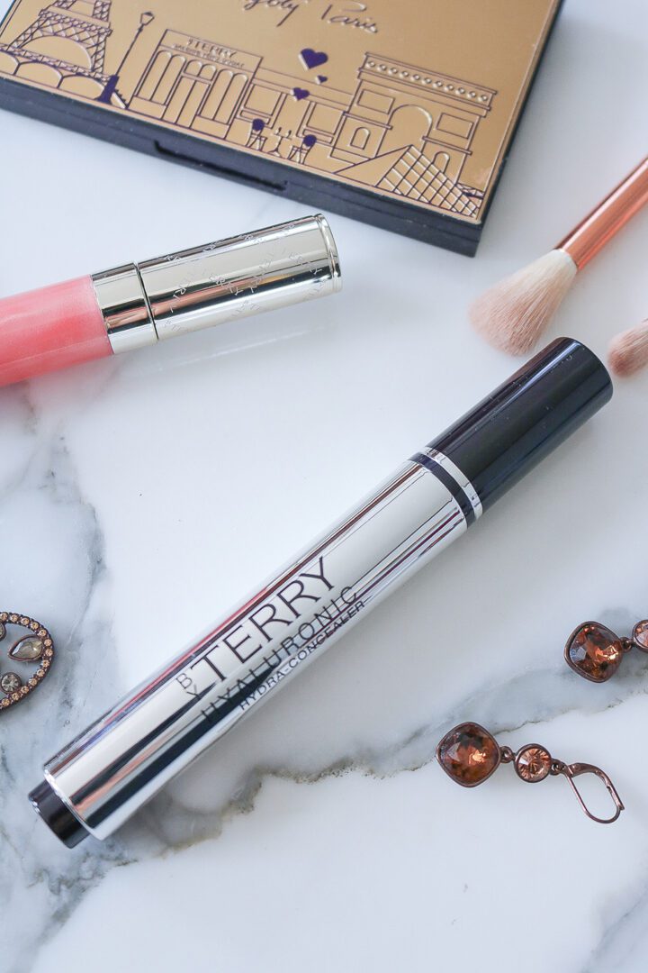 By Terry Hyaluronic Concealer Review I DreaminLace.com #bbloggers #makeup #makeupaddict