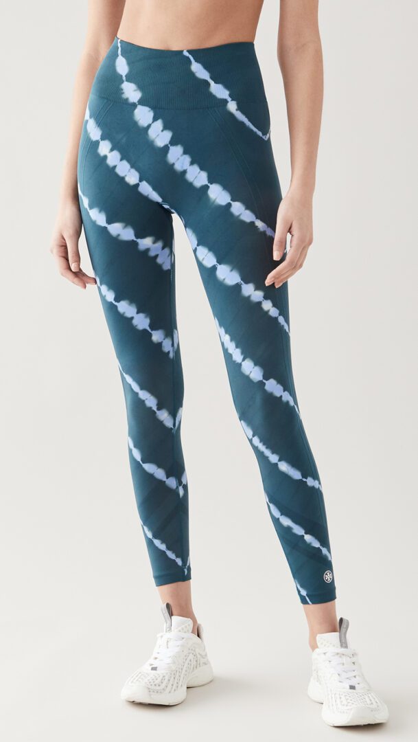 Spring Workout Clothes 2021 I Tory Sport Tie Dye Leggings #fashionstyle #stylish #ootdstyle 