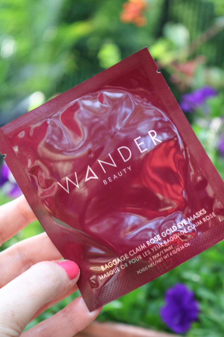 Wander Beauty Review I Baggage Claim Rose Gold Eye Masks #cleanbeauty