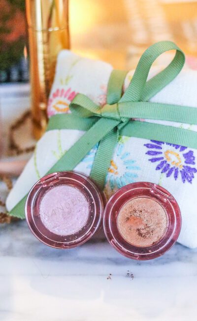 The Eyeshadow Duo You Need for a Two-Minute Makeup Look