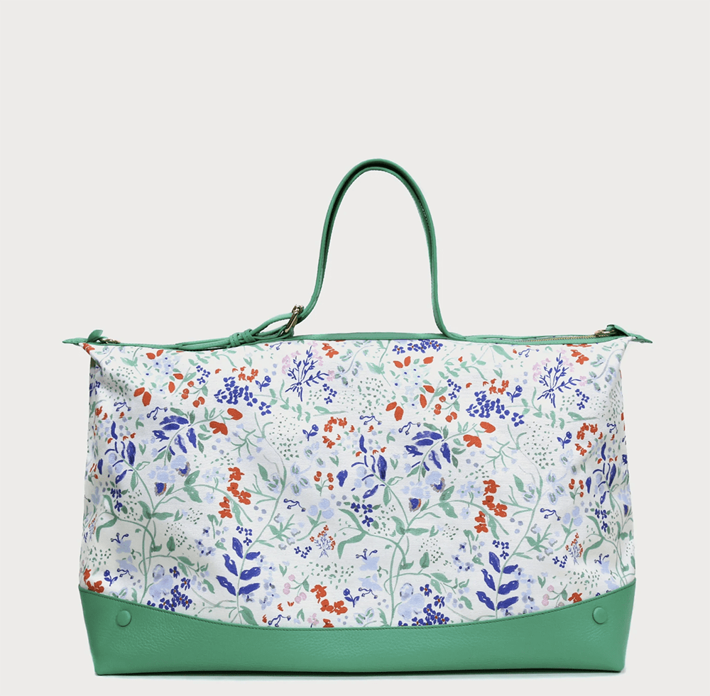 2022 Mother's Day Gift Ideas I Neely & Chloe Floral Weekender Travel Bag #giftsforher #travel #giftideas
