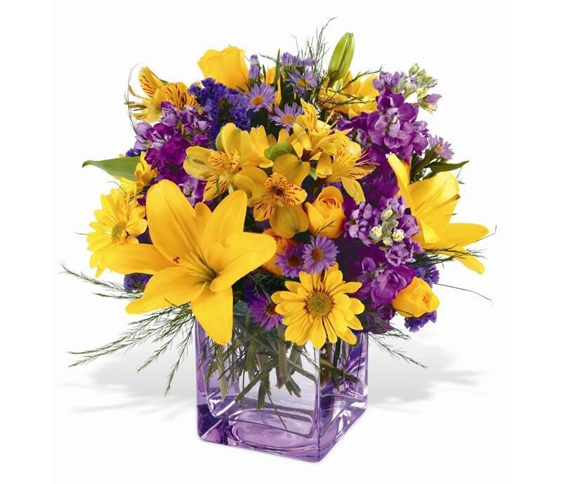 2022 Mother's Day Gift Ideas I Springtime Morning Floral Bouquet with yellow and Lavender Flowers #giftideas #giftsforher 