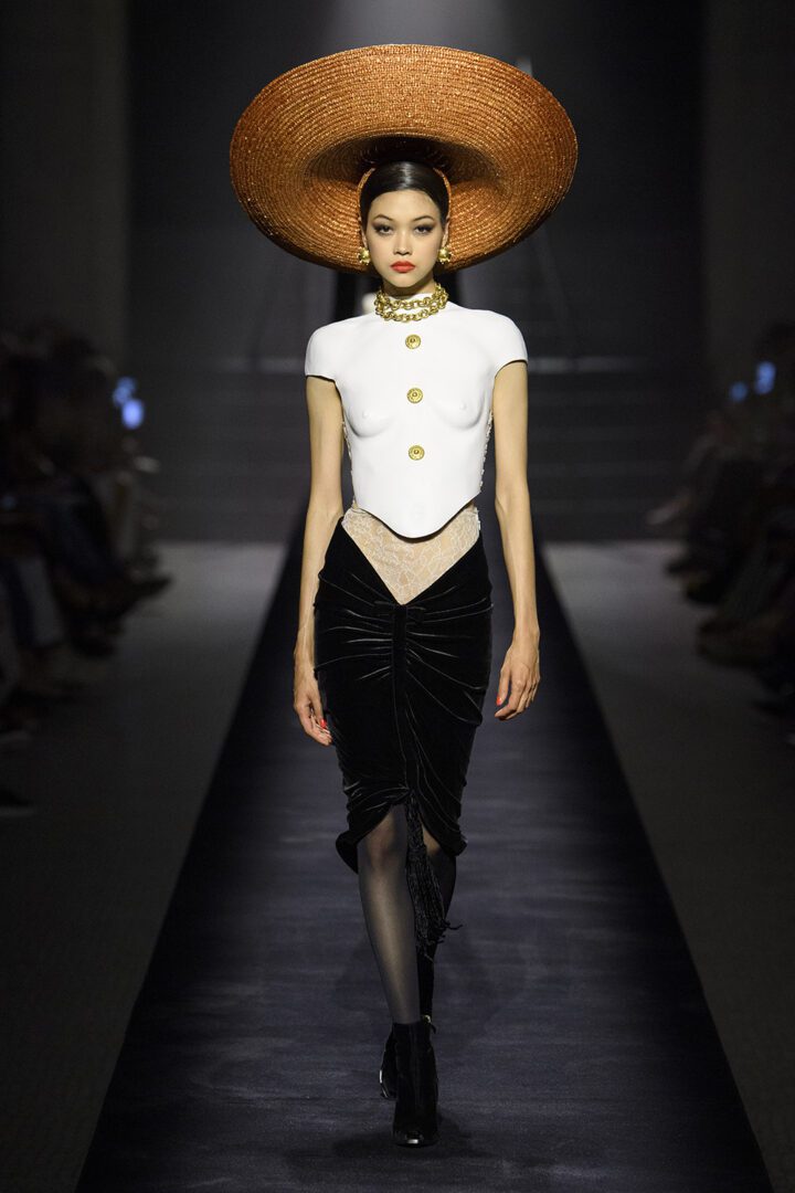 Schiaparelli Fall 2022 Couture Collection by Daniel Roseberry I DreaminLace.com #fashionstyle #couturedress #hautecouture