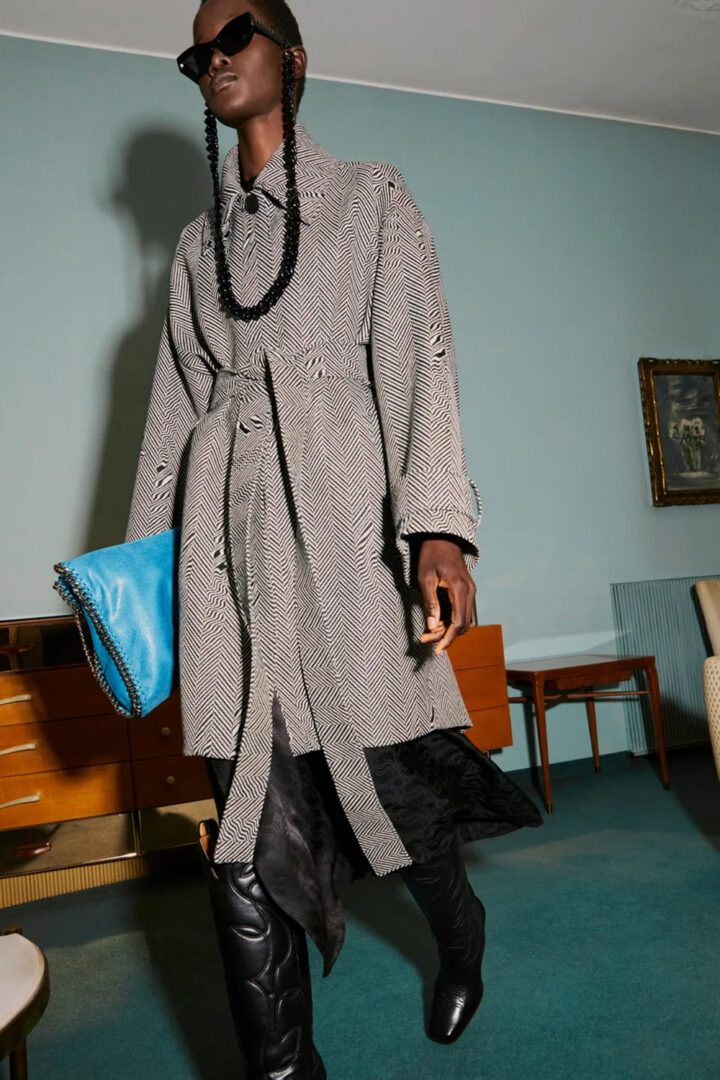 Stella McCartney Pre-Fall 2022 Collection I Herringbone Oversized Coat and electric blue handbag and faux leather cowboy boots #fashionstyle #ootdstyle