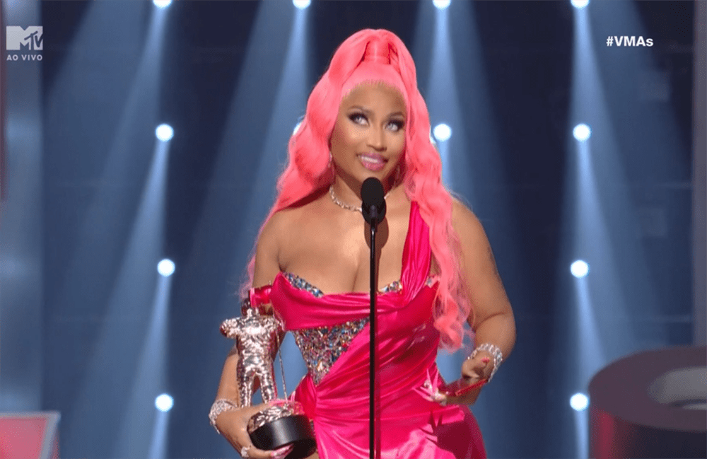 2022 VMAs Fashion Looks I NIcki Minaj in a pink Dolce and Gabbana gown with bejeweled waistline #fashionstyle