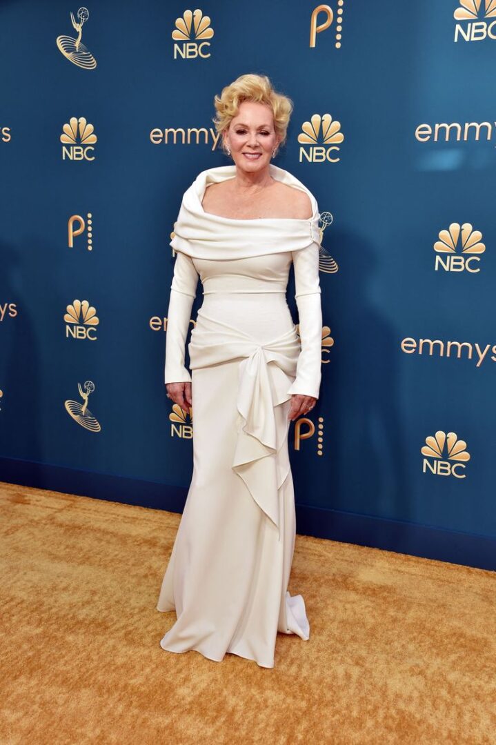 Best 2022 Emmys Fashion Moments I Jean Smart in Christian Siriano #fashionstyle #redcarpetfashion 