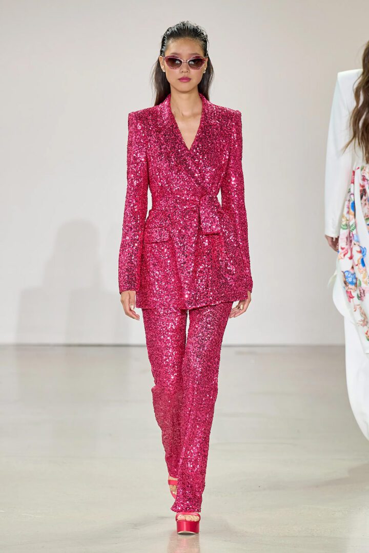 Best NYFW Spring 2023 Looks I Badgley Mischka sparkling pink pantsuit #fashionstyle #ootdstyle