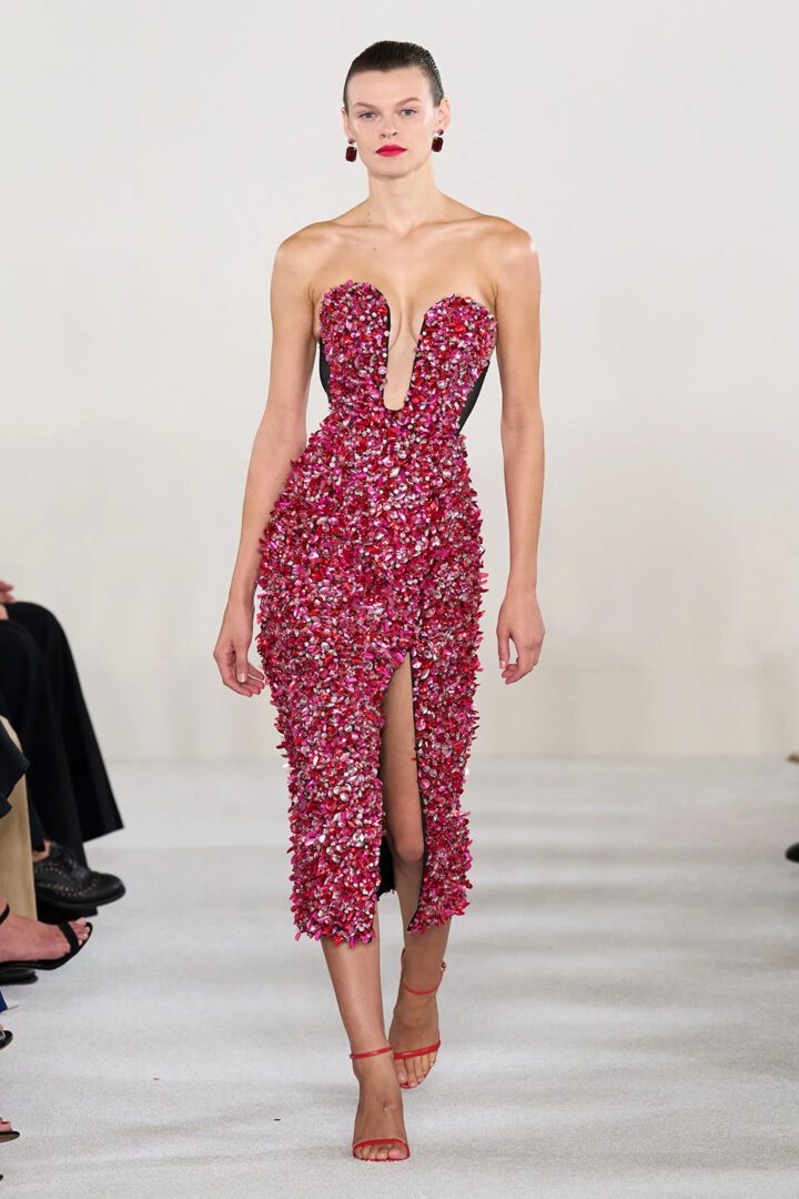 Best NYFW Spring 2023 Looks I Carolina Herrera pink sparkling cocktail dress #fashionstyle #ootdstyle