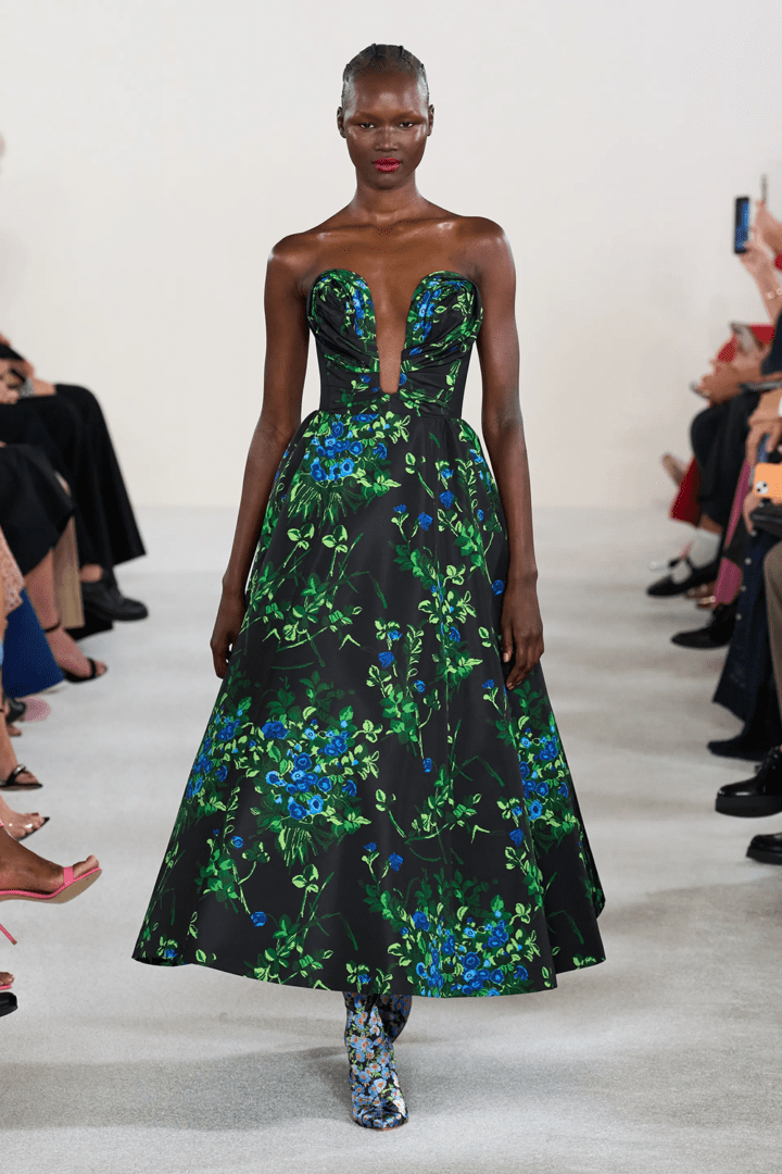 Best NYFW Spring 2023 Looks I Carolina Herrera Floral A-Line Midi Dress #fashionstyle