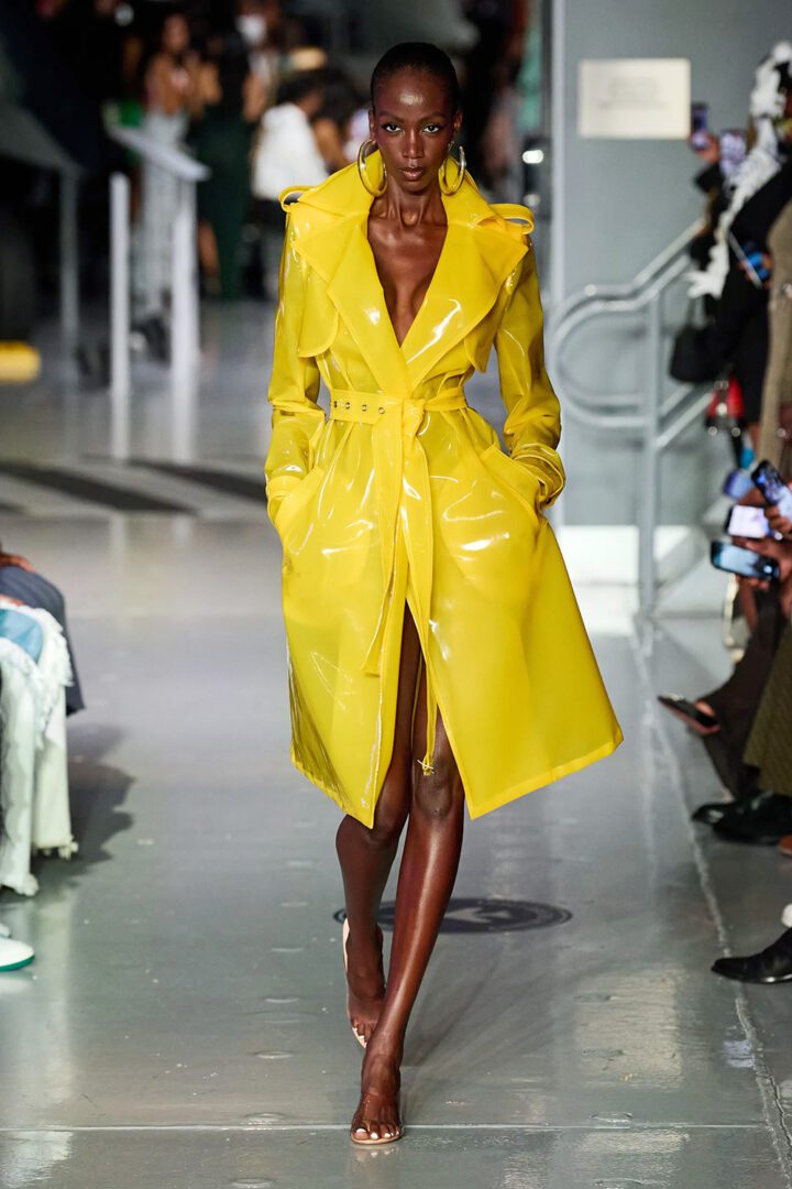 Best NYFW Spring 2023 Looks I Laquan Smith Yellow Trench Coat #fashionstyle