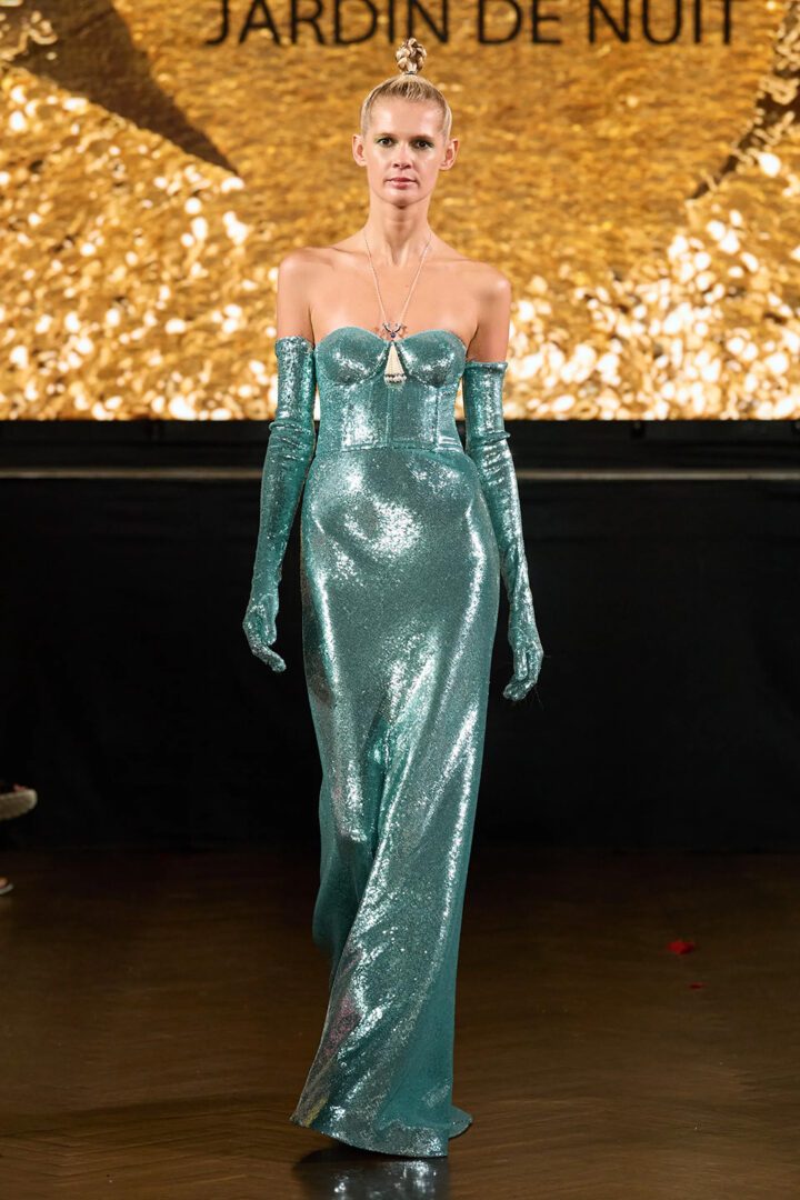 Best NYFW Spring 2023 Looks I Naeem Khan Metallic Gown #fashionstyle