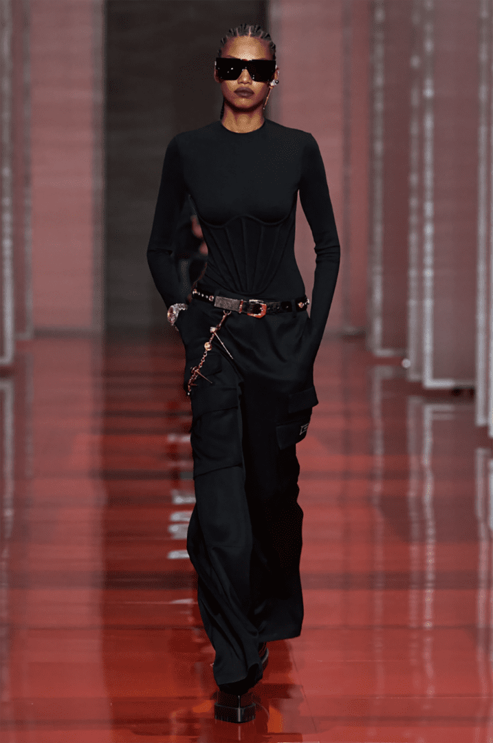 Versace Fall 2022 Collection I Black Corset Top and Cargo Pants #fashionstyle #ootdstyle