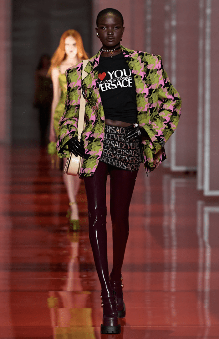 Versace Fall 2022 Collection I Houndstooth Tweed Jacket, Graphi Tee and Mini Skirt #fashionstyle #ootdstyle