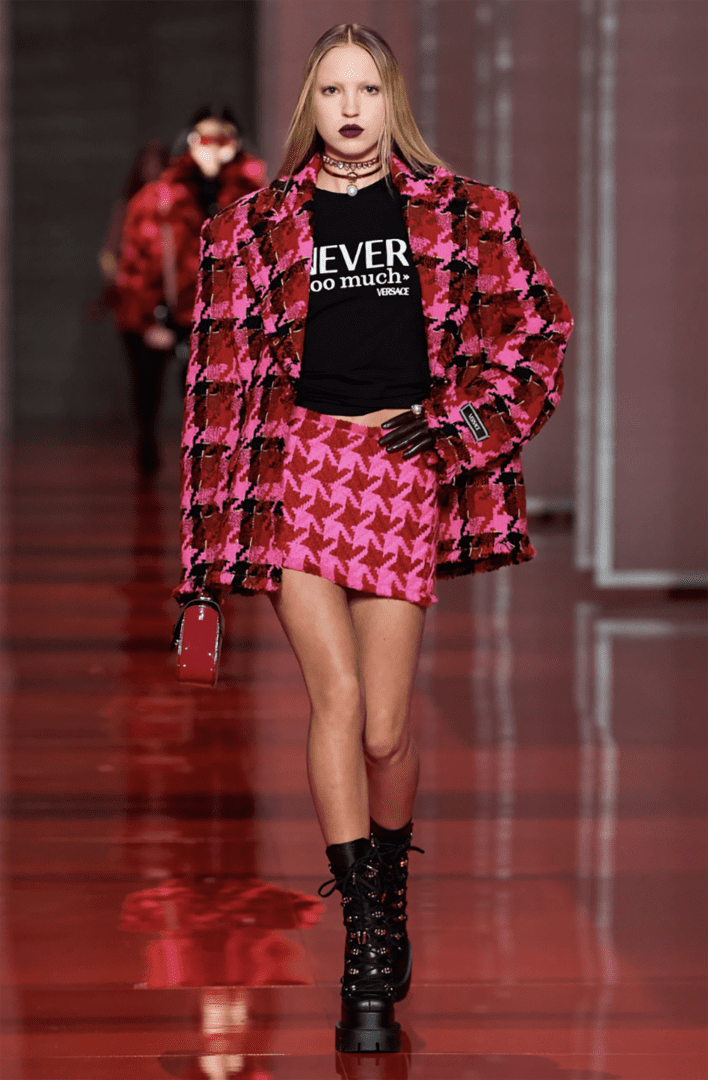 Versace Fall 2022 Collection I Pink Houndstooth Tweed Jacket and Mini Skirt with Graphic Tee #fashionstyle #ootdstyle