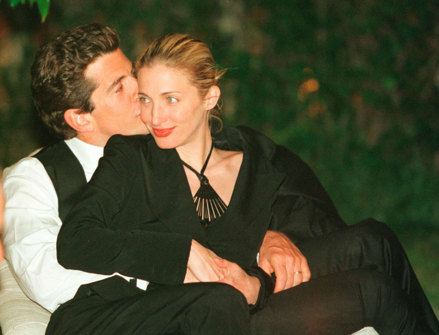 Chic Carolyn Bessette-Kennedy Style Lookbook to inspire fall outfit ideas