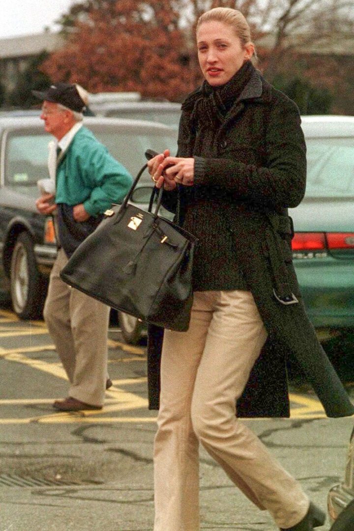 Carolyn Bessette-Kennedy Style Lookbook to Inspire Your Fall Outfit Ideas